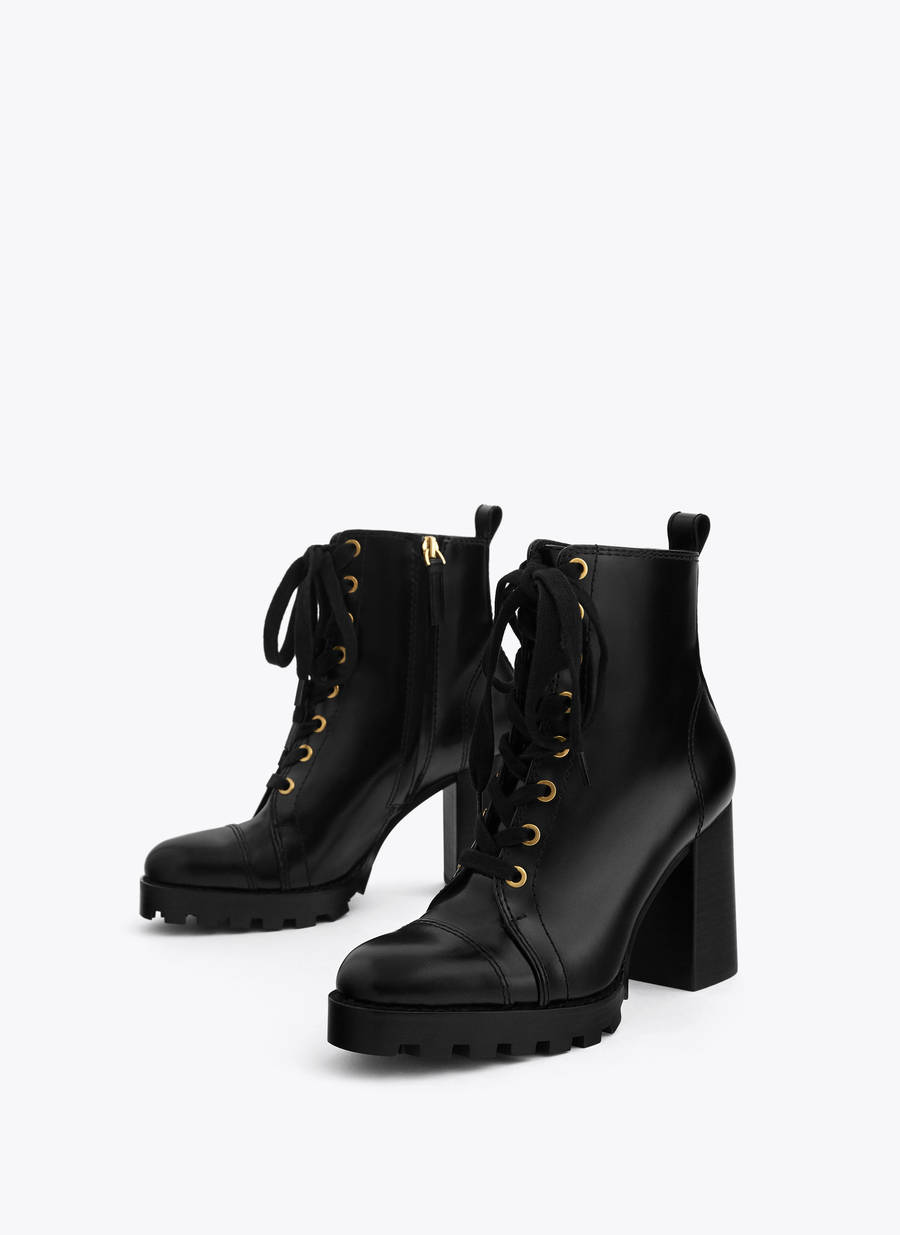 track sole lace up boots