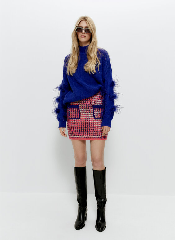 Short knit skirt with pockets