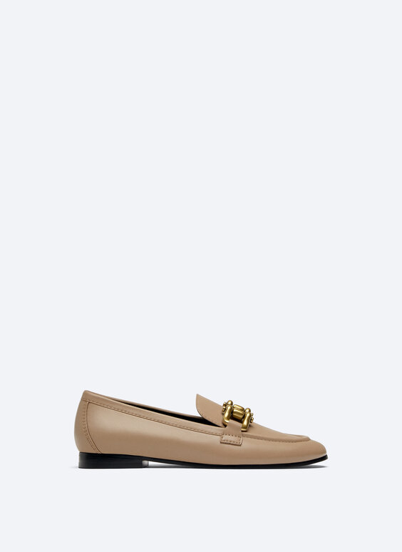 Leather loafers with chain link