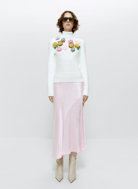 Turtleneck sweater with embroidered flowers