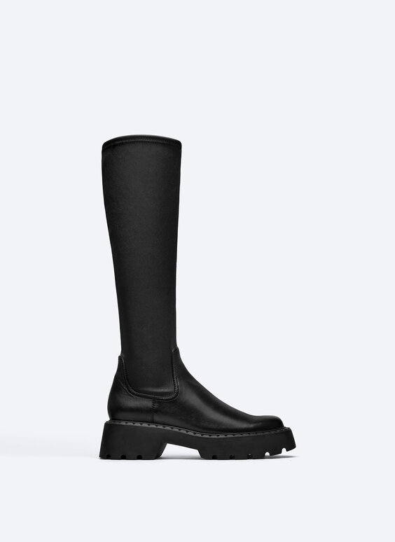 Flat leather elastic boots