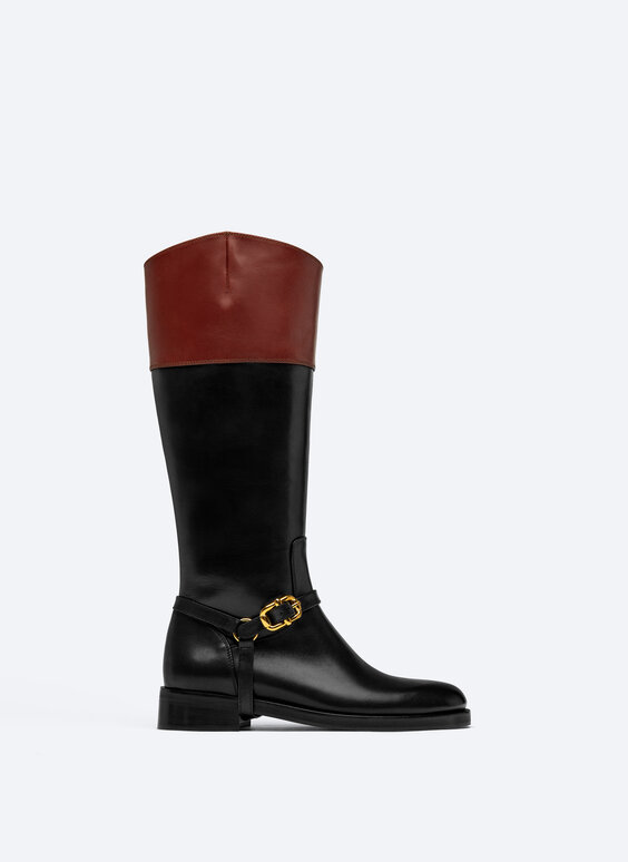 Flat riding boots with buckle
